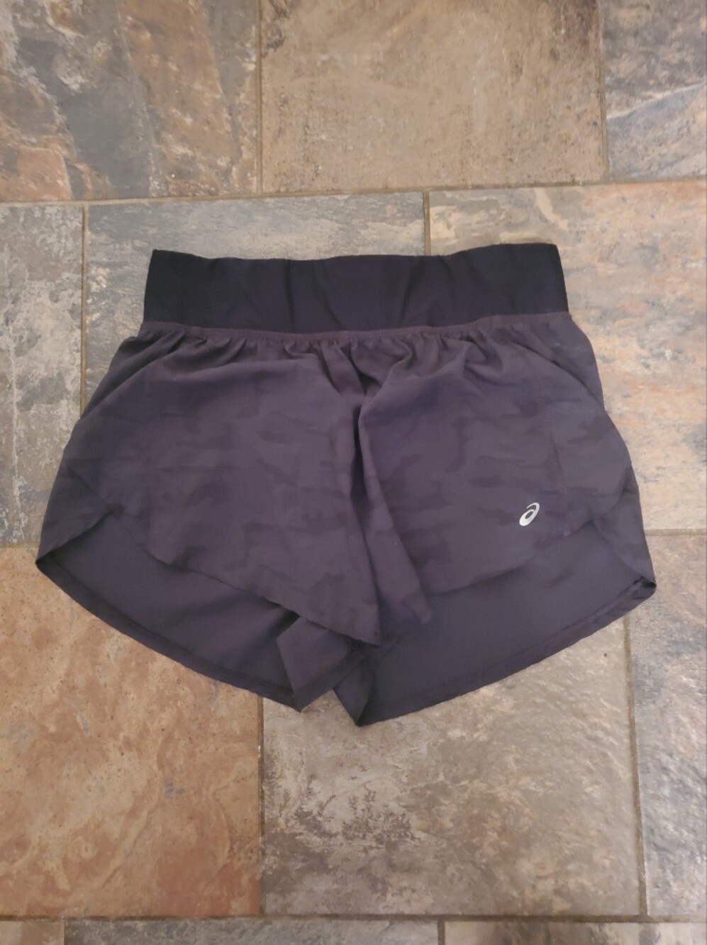 ASICS Women's Black Camo Athletic Shorts Medium Back Pocket Preowned